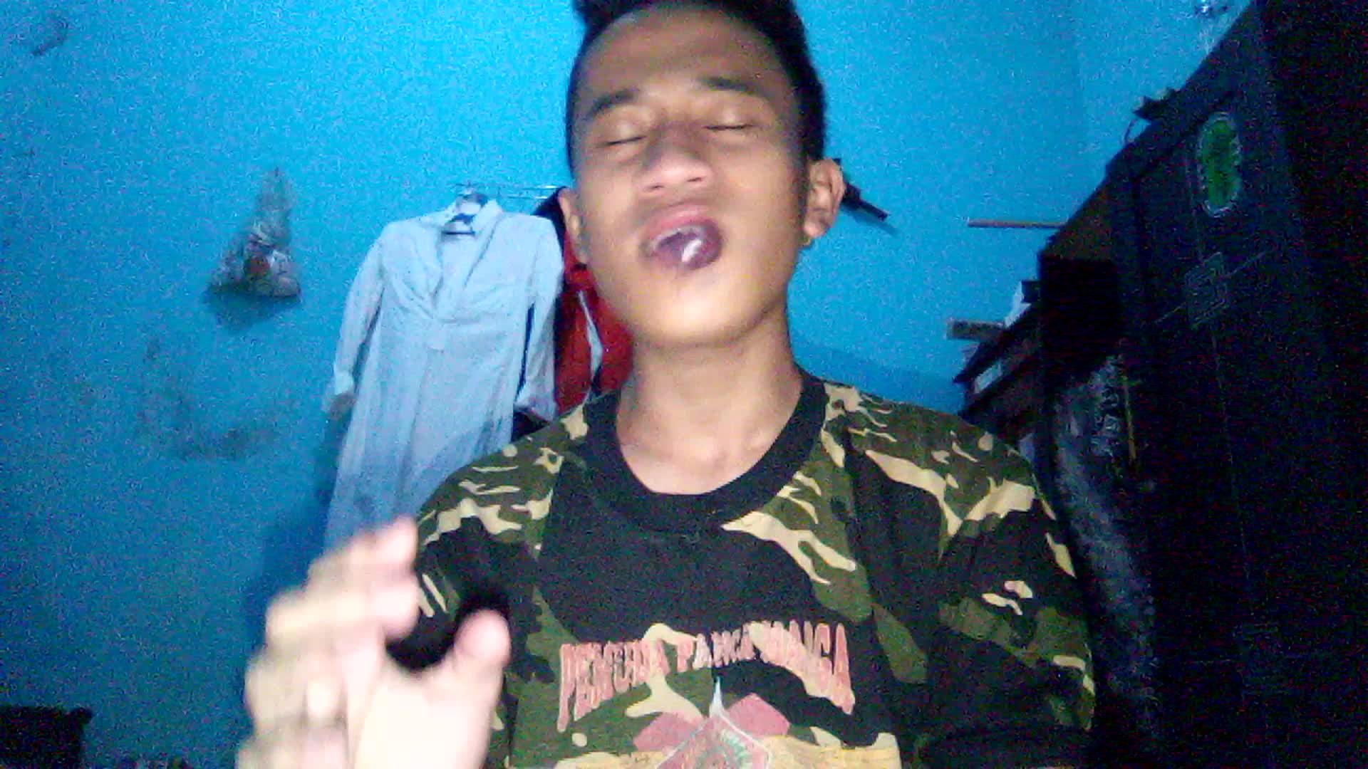Nama: Akbar Maulana, Umur: 23 tahun, kota asal: Bandung, Judul lagu: Sumayyah