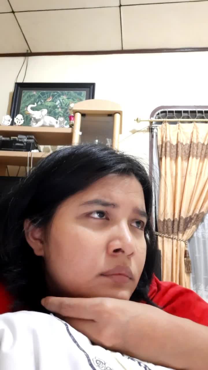 punya temen model begini, mendingan tidur aja dah gausa didengerin 🥱