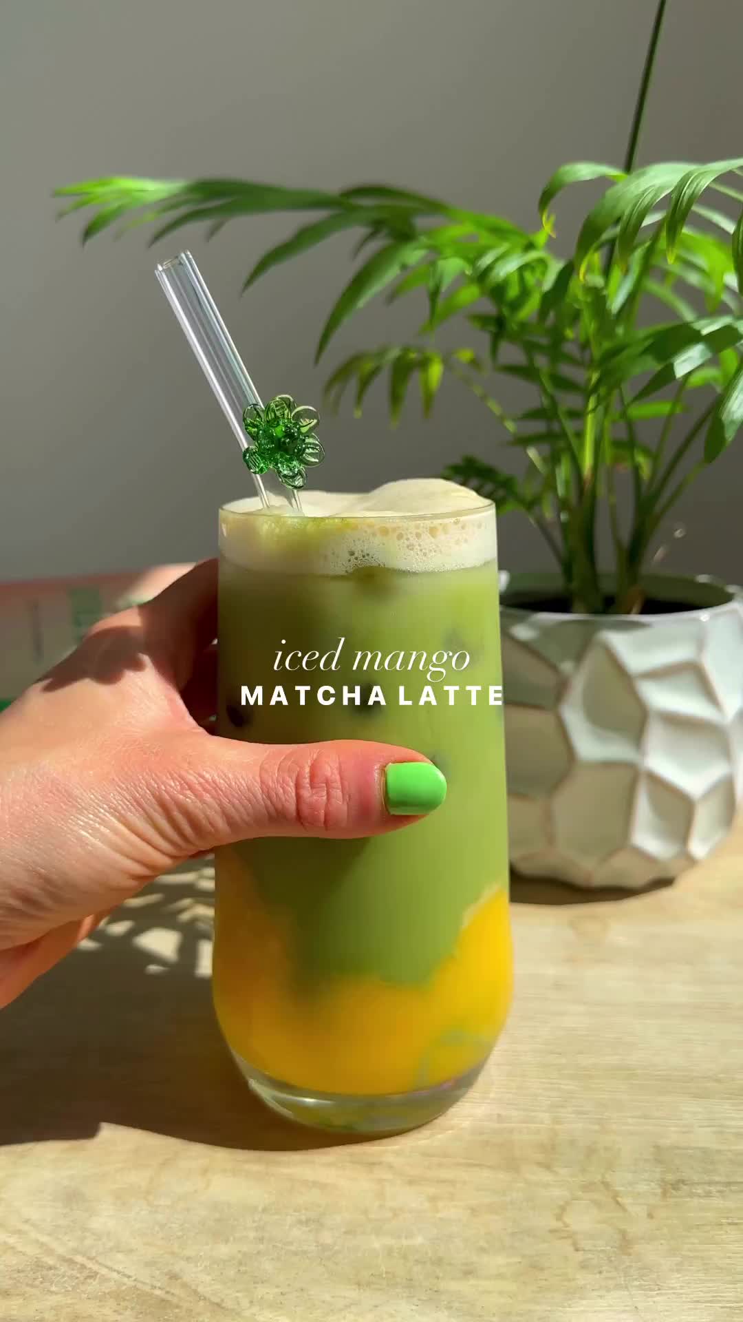 Fans matcha sama mangga pasti seneng banget nih minum ini!