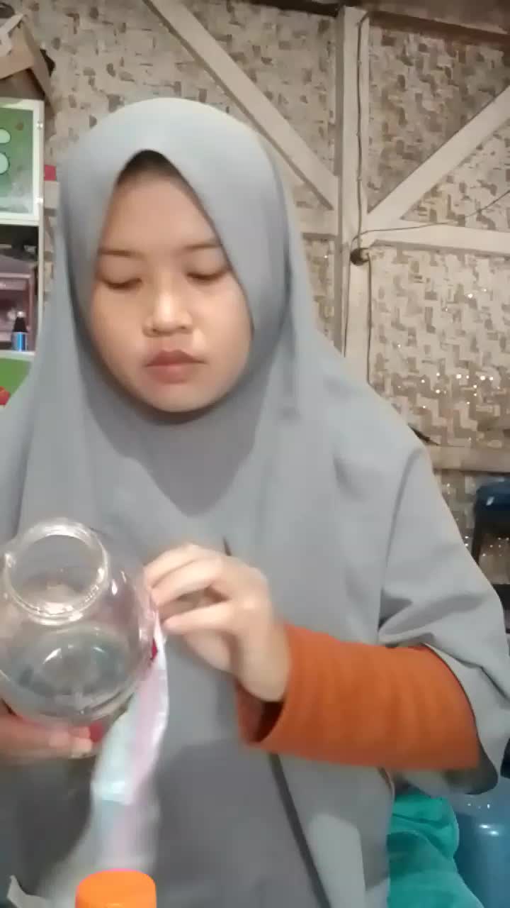 emaknya anaknya nenek,trus nenek nya emaknya siapa 😁
