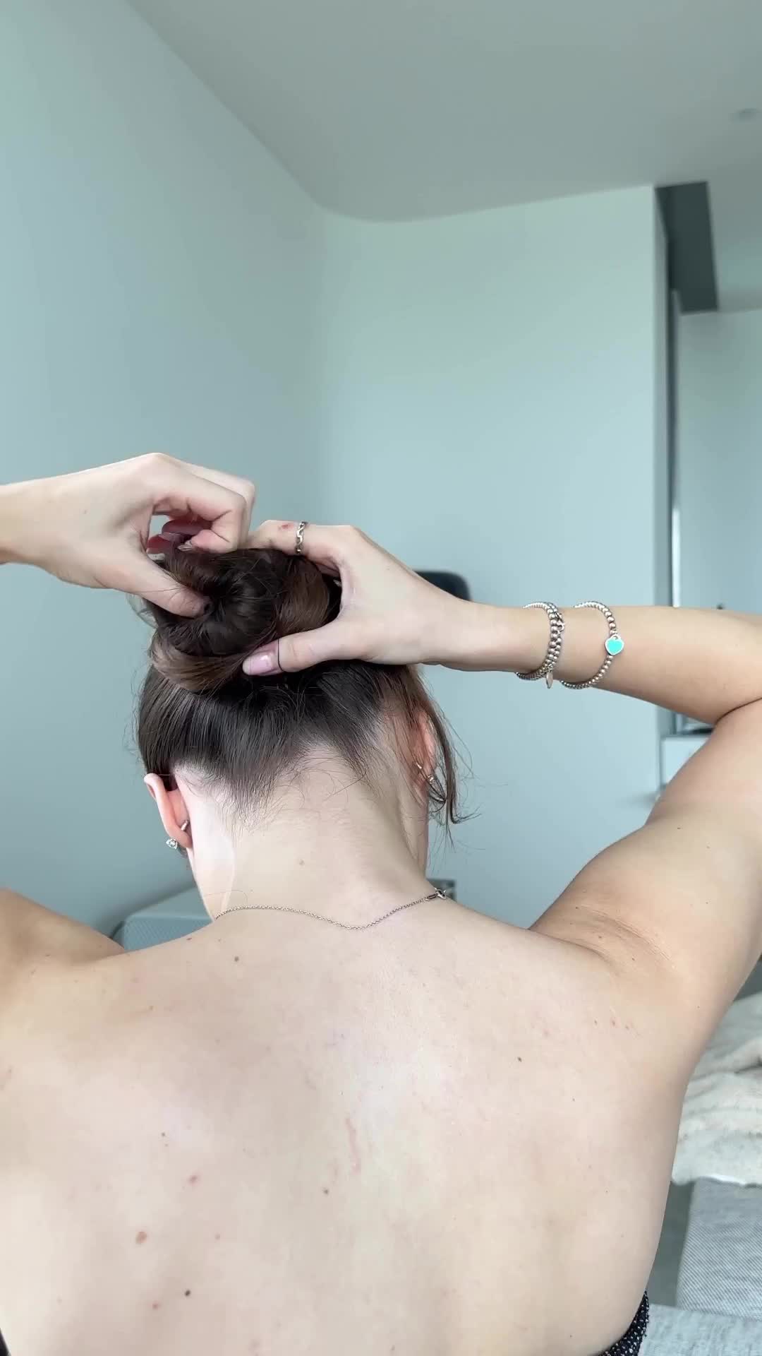 Tutorial hairstyle sleek bun