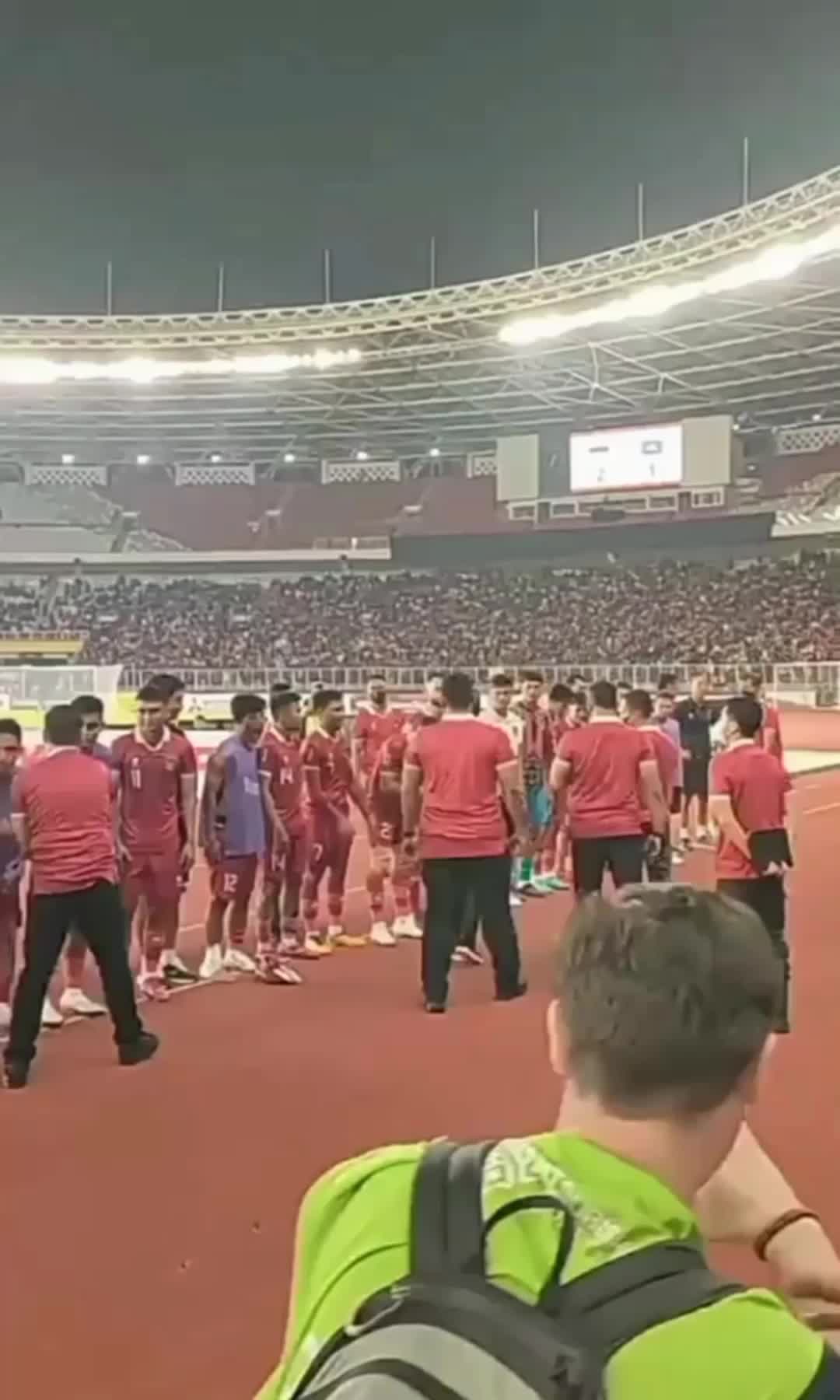 pak presiden Jokowi nonton timnas Indonesia vs Kamboja(2-1)