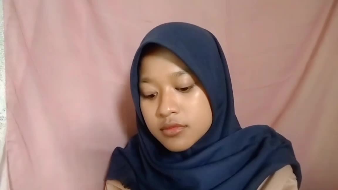 Opi_18tahun. Gini aja, ntar kalo kamu bosen sama diaa, aku masii ada kok disini nungguin kamu hehe:) #covertanpabataswaktu