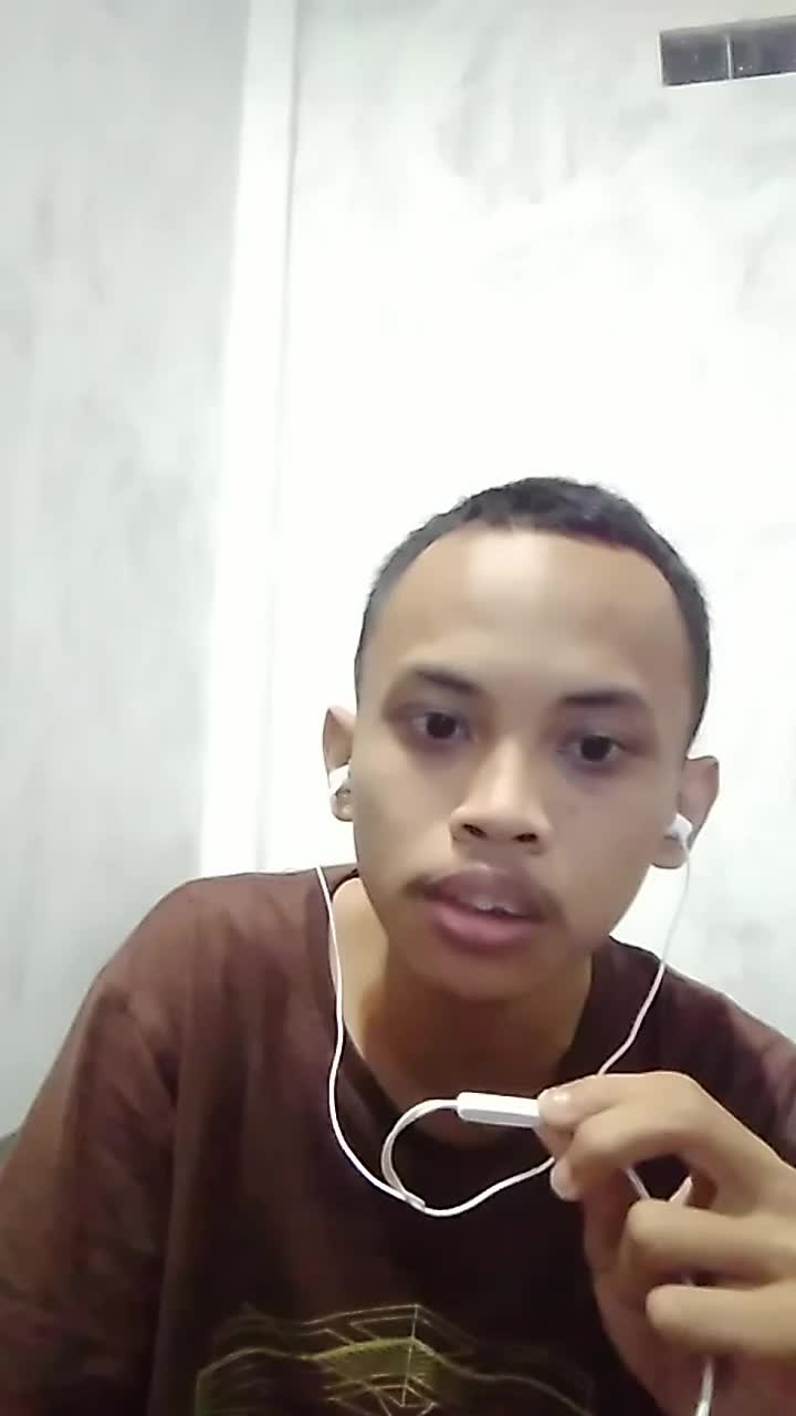 Rastyo Irvine Fajar,22, Mahasiswa,Jombang Jawa Timur, Noah-Separuh Aku.