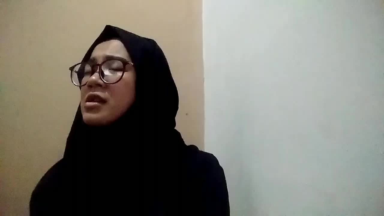 Aasalamu'alaikum saya Via nurhayati, berusia 20 tahun,asal SUKABUMI,