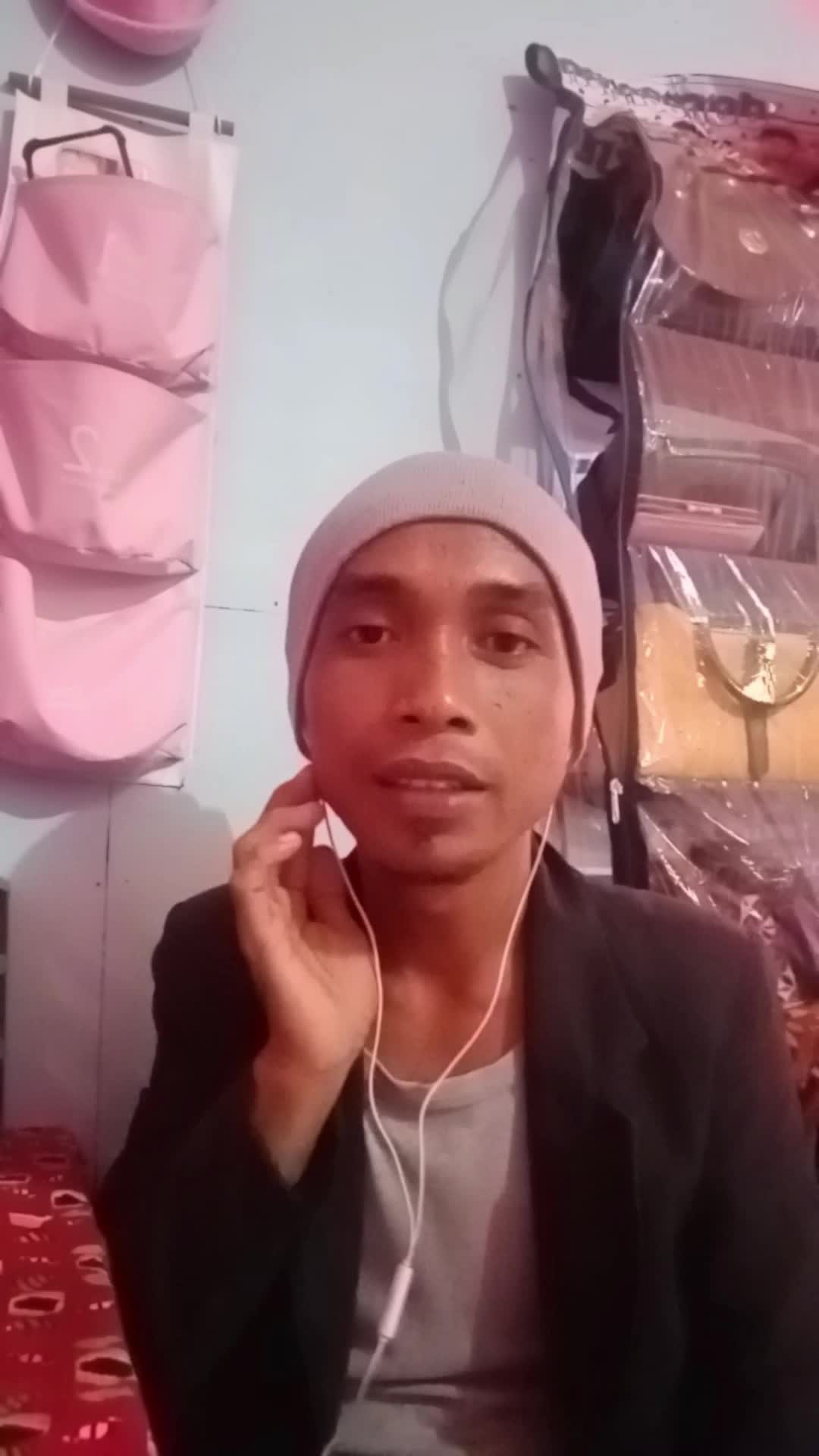 nyanyi seadanya 😢   isnaini siketang 25 tahun,asal subulussalam aceh. assalamu'alaika