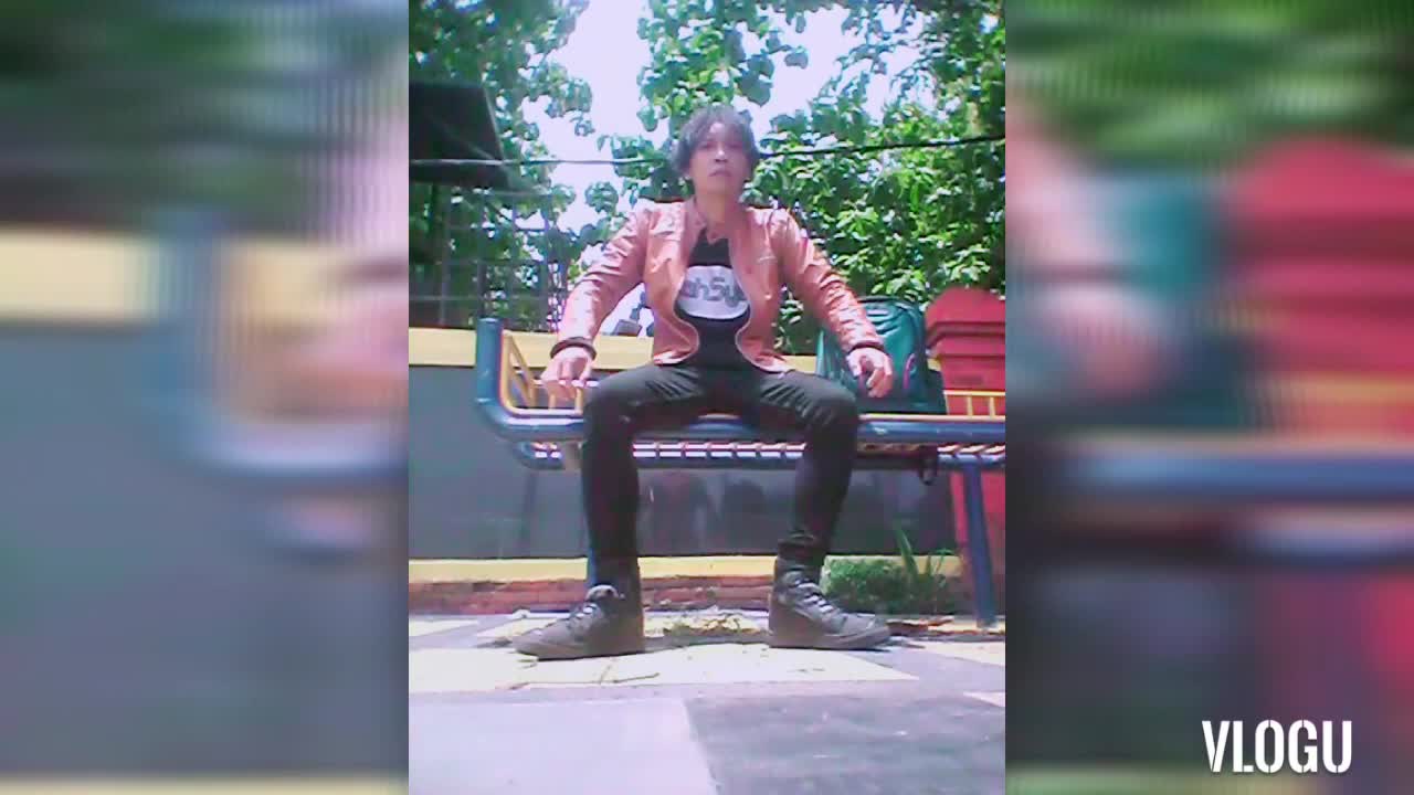 Suherman  (guitarist +vocal Angger Ross Ban)Sponsored Baju DASYAT music 